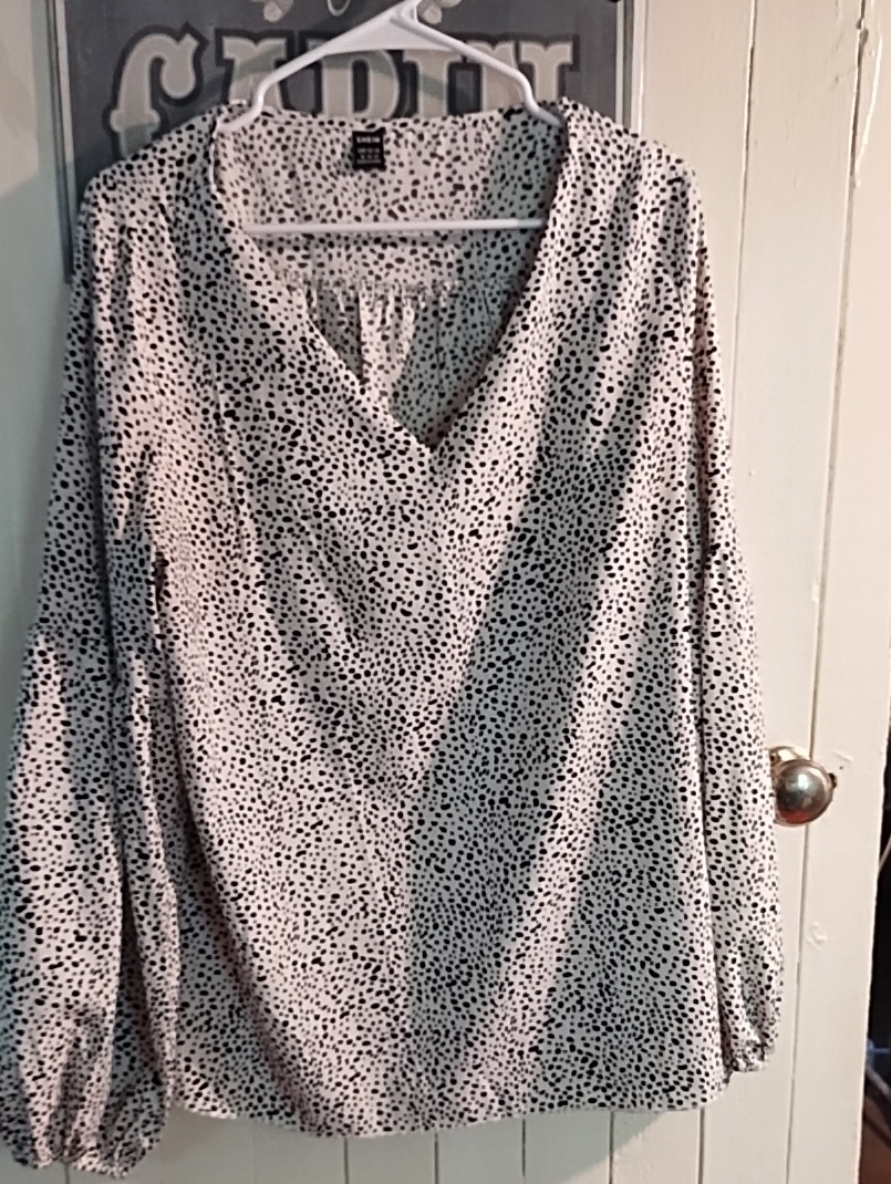 Shein White Blouse With Black Dot Print V-Neck Xl Like New.